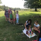 Și cei mici pot contribui la îngrijirea cățeilor fără stăpân